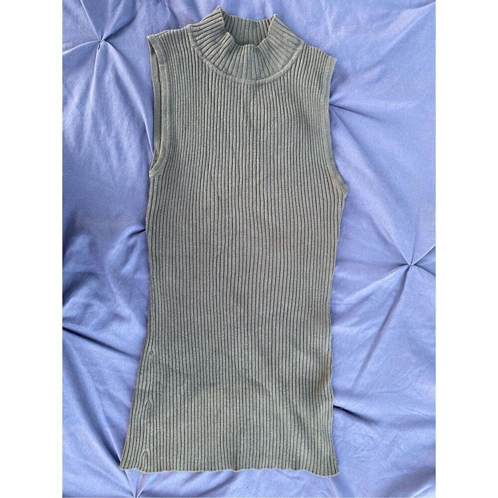 Hooked Up By IOT Green Sleeveless Sweater Top Size Small